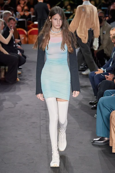 Look 14
